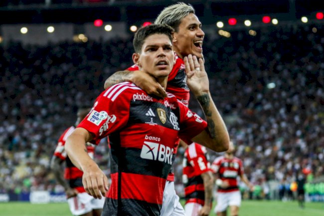 Flamengo derrota Fluminense e abre boa vantagem na decisão do Carioca