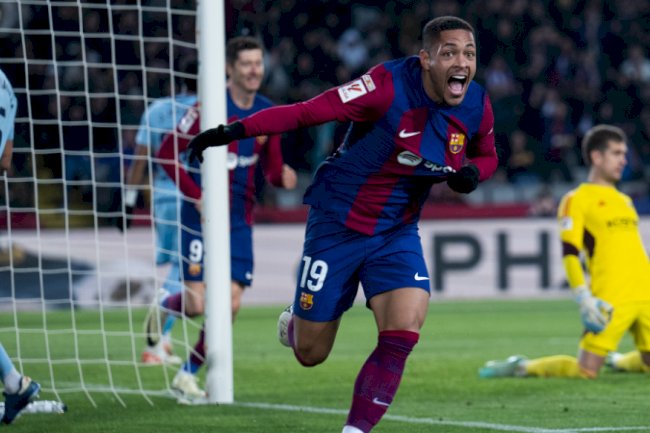 Vitor Roque marca gol para o Barcelona, é expulso e time vence Alavés