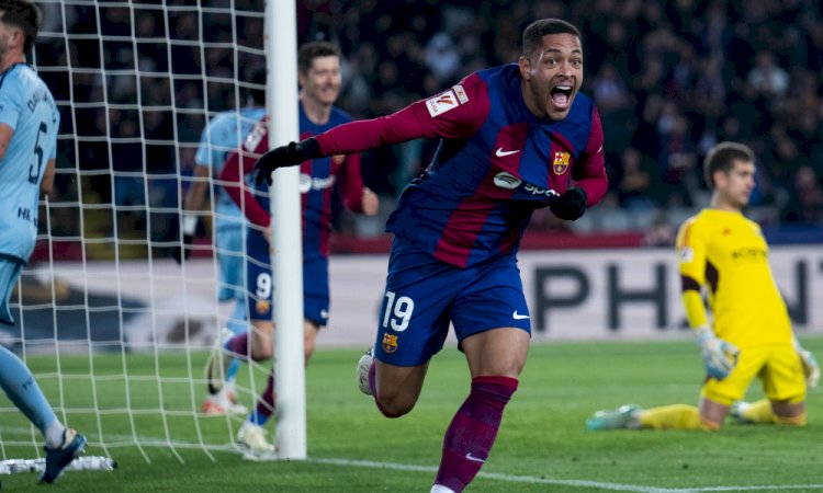 Vitor Roque marca gol para o Barcelona, é expulso e time vence Alavés